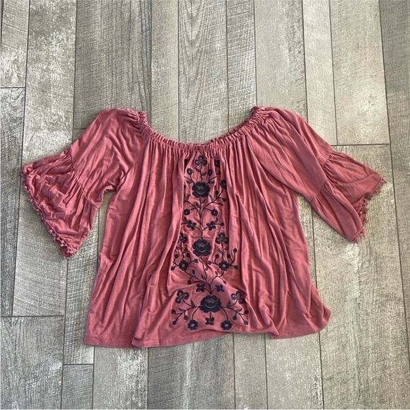 Francesca's Size Small Red Bohemian Style Bell Sleeve Floral Embroidered Top. - Picture 5 of 7